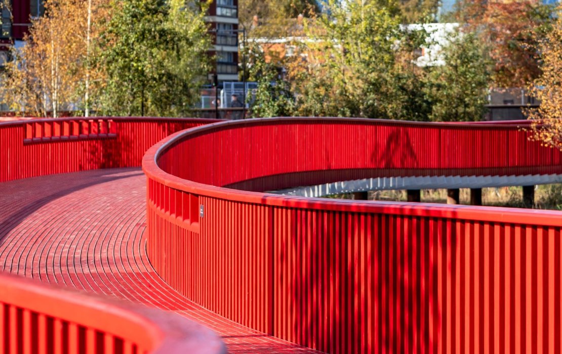 canada water boardwalk curve