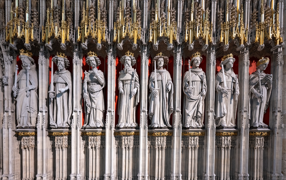 king statues in minster