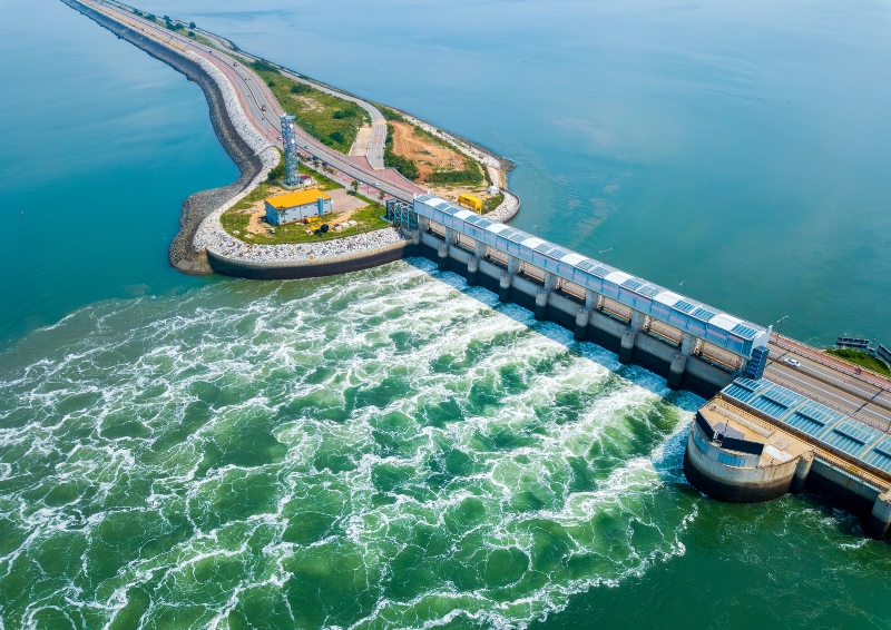 How does tidal power work and what are its advantages?