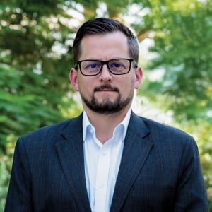 A headshot of Tom Olliver.