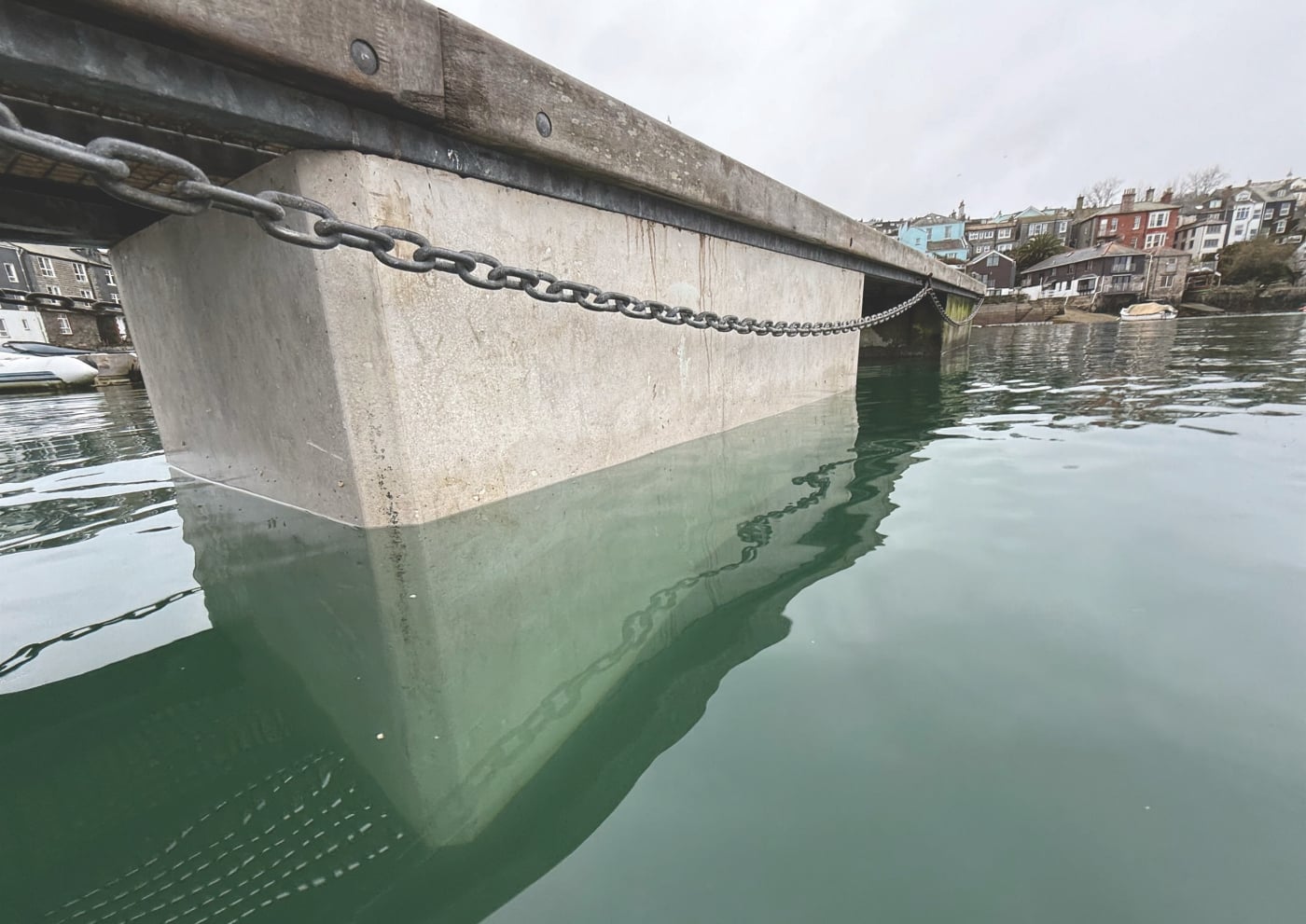 Innovation in marine civil engineering using foam-free concrete pontoon floats