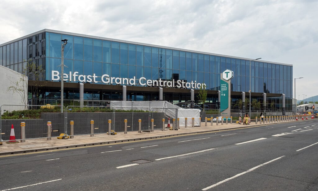 Belfast Grand Central Station. Image credit: Rossographer (licensed under <a href="https://creativecommons.org/licenses/by-sa/2.0/deed.en">CC BY-SA 2.0</a>)