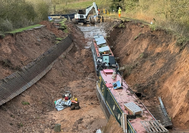 The stranded narrowboats on the Llangollen Canal. Image credit: WM Plant Hire