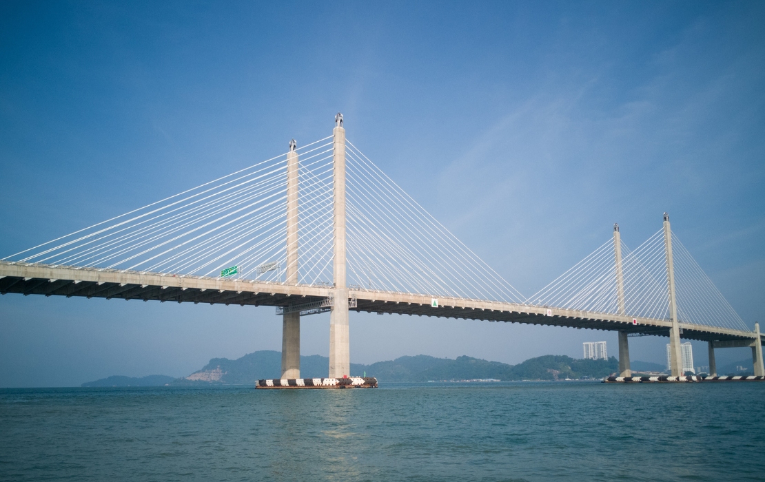 penang bridge on bright day (1)