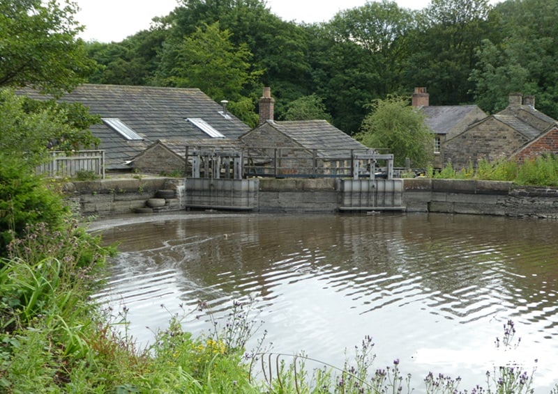 Understanding and addressing reservoir safety and leakage risks