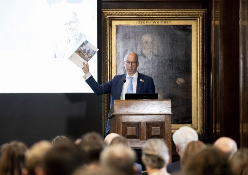 Richard Threlfall, EBI expert and EBI Steering Group member, launching the updated guidance at the Enabling Better Infrastructure International Conference. Image credit: ICE