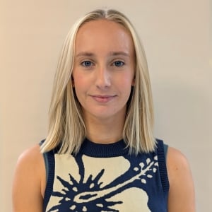 A headshot of Ellie Carter